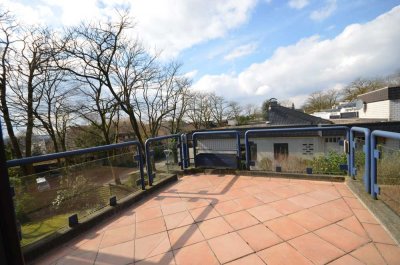 Helle, freundliche Galerie- Wohnung mit herrlicher Sonnenterrasse in ruhiger, gesuchter Lage