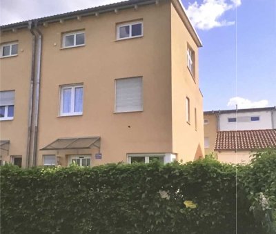 Lichtdurchflutete Doppelhaushälfte mit Dachterrasse in Ingolstadt Etting