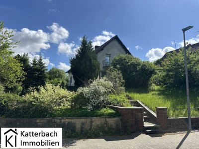 Freistehendes Einfamilienhaus mit schönem Grundstück und 2 Garagen in Bockenem