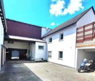 ERSTBEZUG nach Sanierung !! Helle 4,5 Zimmer Wohnung mit EBK und neuem Bad, Garage möglich