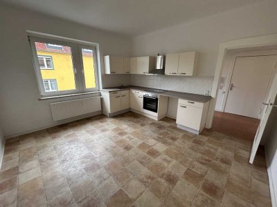 Die Einbauküche ist bereits vorhanden! Helle 2-Zimmer-Wohnung sucht Sie!