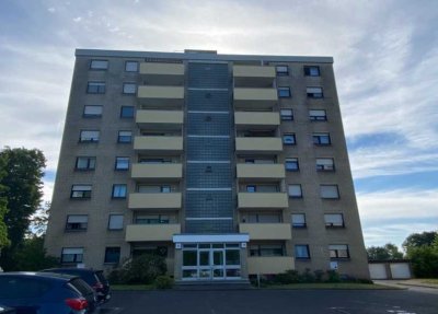 Charmante Erdgeschosswohnung mit Balkon, Einbauküche und Stellplatz
