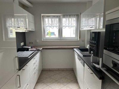 Helle 5 Zi.-Maisonette mit Garten und Terrasse in Mühlheim in ruhiger Anliegerstraße.