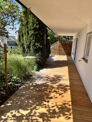 Geschmackvolle, geräumige EG-Wohnung mit zwei Zimmern sowie Balkon und EBK in Plochingen