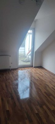 Helle 2 ZKB Wohnung mit Balkon