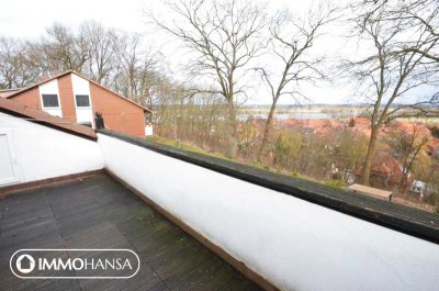 ++  Bezaubernde 3 Zimmer Dachgeschoss-Wohnung mit EBK und begehrtem Elbblick ++