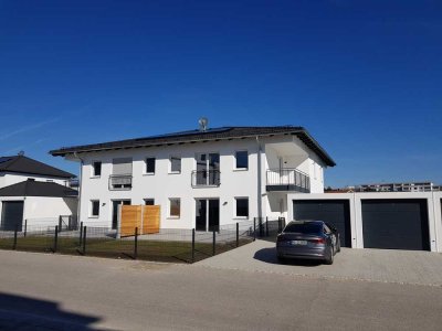 ... geräumige u. exklusive 3-Zi-Wohnung mit Balkon und hochwertiger EBK in ruhiger Lage...