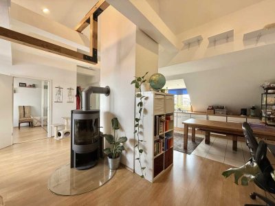 Lichtdurchflutete Dachgeschosswohnung mit Dachloggia und Kaminofen