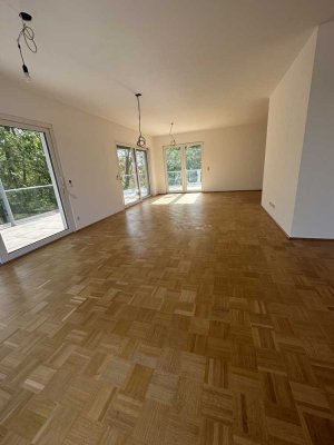 Schöne 4-Zimmer-Penthouse-Wohnung mit gehobener Innenausstattung mit Balkon in Duisburg