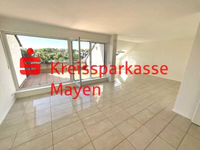 Martinsberg. Helle, lichtdurchflutete Maisonettewohnung. Sofort frei.