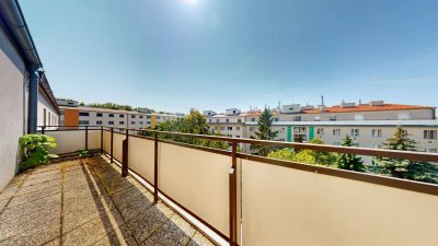 Riesiger, heller Terrassentraum mit Blick und Potential