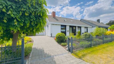 Lichtdurchflutete Doppelhaushälfte mit Wintergarten, Garage, Carport und liebevoll angelegtem Garten