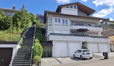 Traumhafte Lage und Ausblick! 4-Zimmerwohnung mit großem Balkon und Garage
