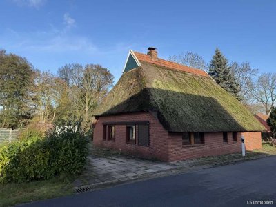 Sanierungsobjekt mit Reetdach in ruhiger Lage von Lemwerder–Deichshausen