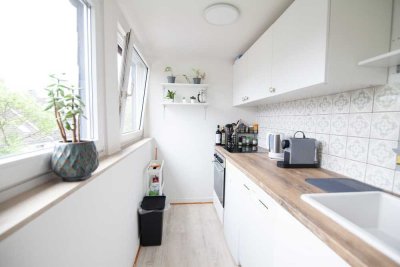 Kurzzeitmiete: Helle vollmöblierte 2-Raum-DG-Wohnung