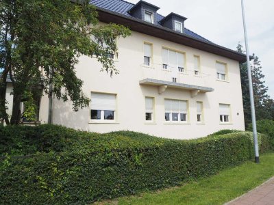 Anlageobjekt  solides Mehrfamilienhaus mit Park und Pool