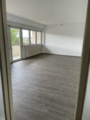 Frisch sanierte 4 Zimmer Wohnung