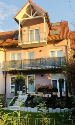 Sehr schöne helle 3-Zimmer Wohnung mit großem Balkon inkl. Einbauküche