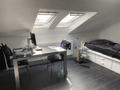 Möblierte 1,5 Zi.-DG-Wohnung in NSU-Amorb. Küche, Flachbild TV,  KFZ-Stellpl.