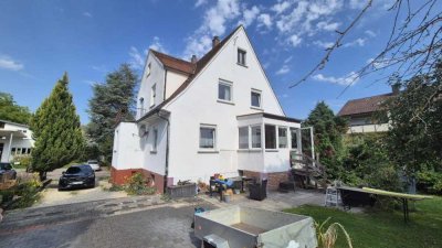 Charmantes Einfamilienhaus - 4 Stellplätze - Terrasse - Balkon - Keller