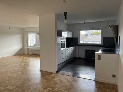Gut geschnittene 3–Zimmer-Wohnung (89 m²) mit Balkon & EBK in Mülheim-Heimaterde