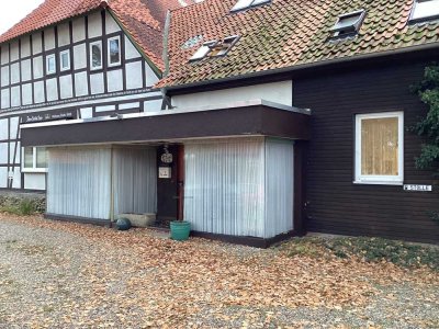 Eigentumswohnung plus Garagen plus Grundstück