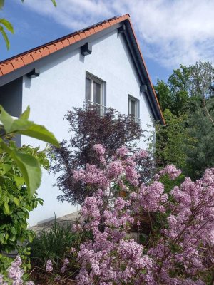 Freistehendes Einfamilienhaus mit Garten