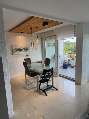 Großzügige 3,5-Raum-Maisonette-Wohnung mit toller Aussicht und neuer Einbauküche in Sindelfingen