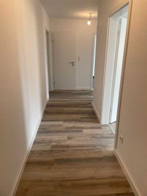 Helle 2 Zimmer Wohnung mit Balkon