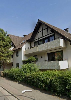 Schöne 3-Zimmer-DG Wohnung direkt am Schloßpark mit neuem Bad