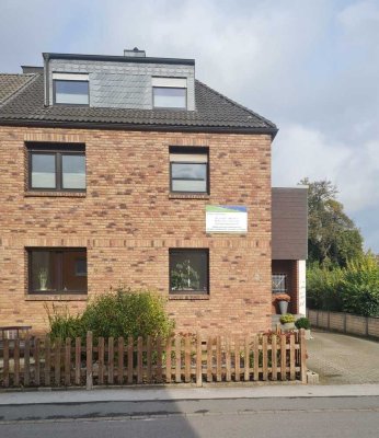 Großzügige 4,5 Zimmer Maisonette-Wohnung mit Terasse,Garten und Garage