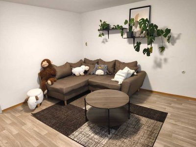 Komfortable Etagenwohnung mit Balkon, Einbauküche und Garage