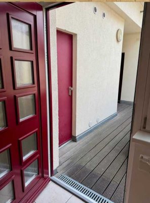 Geschmackvolle 4-Zimmer-Maisonette-Wohnung mit gehobener Innenausstattung mit EBK in Berlin Mitte