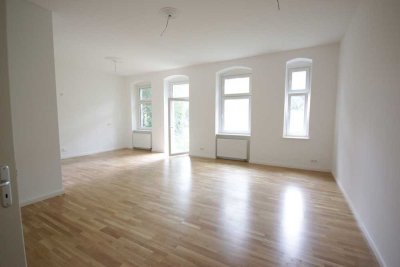 GARTENWOHNUNG - TOP SANIERT -  MIT PRIVATER GARTENFLÄCHE - FAMILIENGERECHT