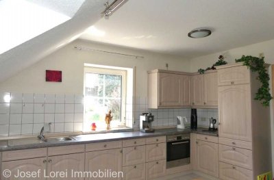 DG-Wohnung mit Wanne, Dusche u. EBK in ruhiger Ortsrandlage