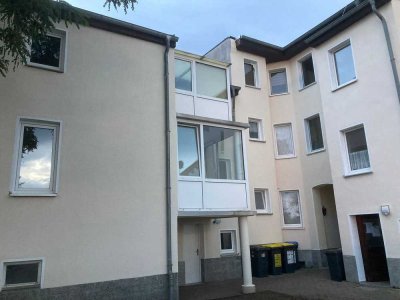 Eine helle und ruhige 1-Raum-Wohnung im Hinterhaus, Loggia, EBK