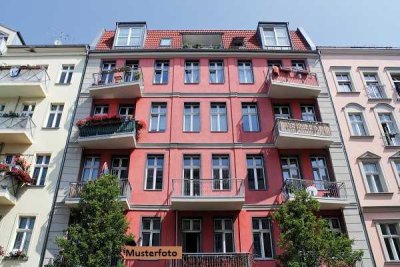 Drei- und Zweifamilienhaus