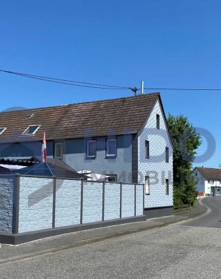 Familienhaus mit Kamin, 2 Garagen & Ausbaupotenzial – renovierungsbedürftig