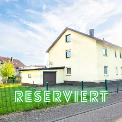 Renovierungsbedürftiges Zweifamilienhaus mit tollem Garten (2x 4 Zimmer Wohnungen)