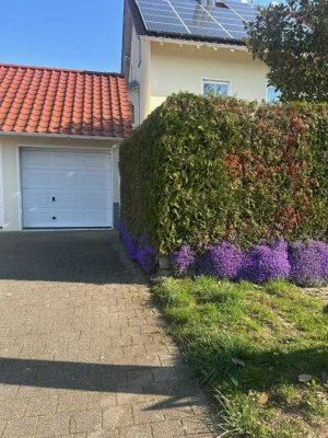 Wunderschöne Doppelhaushälfte mit viel Platz, zusätzlicher Wohnraum im Dachgeschoss möglich