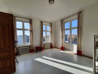 Schöneberg Helle loftig coole Jugendstil-Klassiker  mit Balkon im 4. Stock im Gründerzeithaus