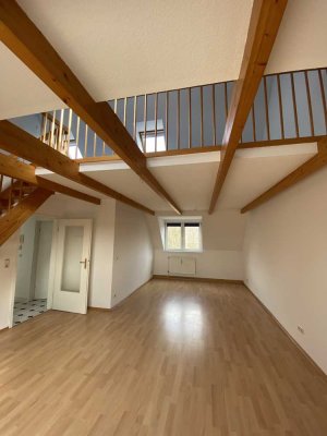 Sehr helle Maisonette-Wohnung mit EBK & Stellplatz in Norderstedt