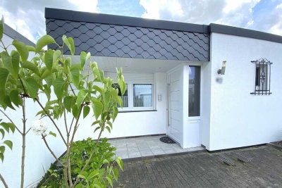 Schöner, modernisierter Gartenhof-Bungalow mit Garage in Kiel-Elmschenhagen