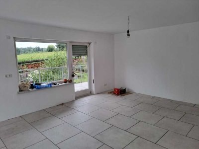 Attraktive helle3-Zimmer-Hochparterre-Wohnung mit großem Balkon in Hirschau