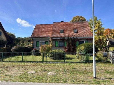 Gemütliches Einfamilienhaus mit Einliegerwohnung auf idyllischem Grundstück sucht  neue Bewohner