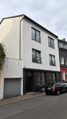 Charmante, komplett renovierte 3-Raum-Wohnung in Mülheim/ Nähe Zentrum