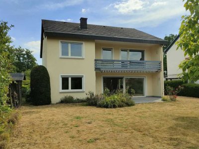 Großzügiges EFH, herrlicher Garten, 2 Garagen in idyllischer Weinbergslage von Eltville-Hattenheim