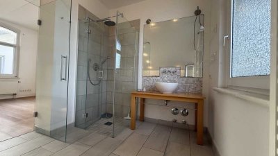Repräsentative Wohnung in denkmalgeschützter Villa
