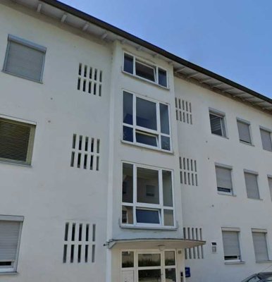 Freundliche und gepflegte 2-Zimmer-Wohnung mit Balkon und EBK in Deggendorf