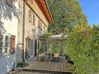 TOP-saniertes Landhaus mit Zweitwohnsitzgenehmigung in schöner Bergsichtlage